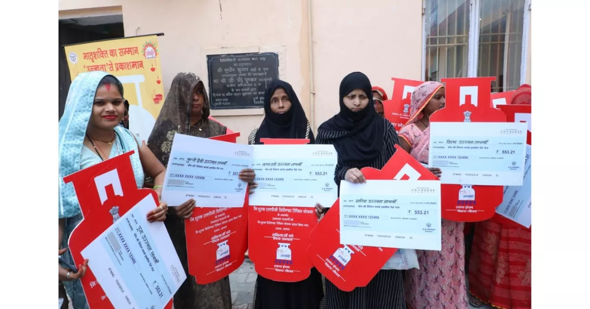 प्रधानमंत्री उज्ज्वला योजना, उज्ज्वला गैस सब्सिडी 2025, दीपावली सब्सिडी योजना, योगी आदित्यनाथ योजना, मोदी सरकार योजना, महिला कल्याण योजना, आगरा उज्ज्वला लाभार्थी, यूपी गैस सब्सिडी, प्रधानमंत्री योजना समाचार, महिला सशक्तिकरण 2025, उज्ज्वला योजना अपडेट, free gas cylinder diwali, diwali subsidy news, ujjwala yojana diwali gift, agra diwali news, up government subsidy scheme, women empowerment scheme, mission shakti 5.0, yogi modi government, ujjwala scheme 2025