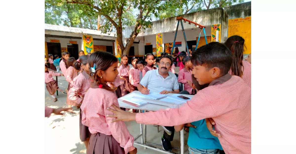 विश्व खाद्य दिवस, आगरा समाचार, खंदौली विद्यालय, संतुलित आहार, पोषण जागरूकता, बाल स्वास्थ्य, स्कूल कार्यक्रम, स्वास्थ्य विभाग आगरा, मिड डे मील योजना, वृक्षारोपण कार्यक्रम, शिक्षा विभाग, मिशन पोषण, बच्चों का स्वास्थ्य, एस शेरवानी, hindi news, agra latest news, world food day india, nutrition awareness program, school health camp