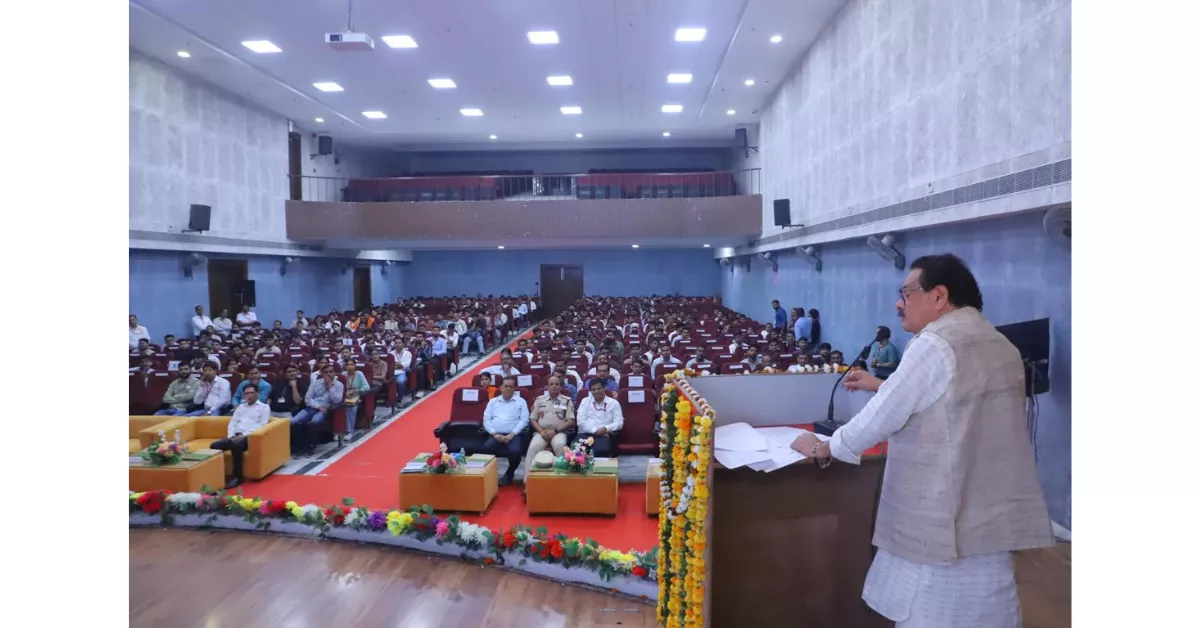 आगरा समाचार, रोजगार मेला, एसपी सिंह बघेल, नरेंद्र मोदी, नियुक्ति पत्र वितरण, सरकारी नौकरी, प्रधानमंत्री रोजगार योजना, आगरा रोजगार मेला, युवाओं को नौकरी, आत्मनिर्भर भारत, केंद्र सरकार योजना, मोदी सरकार उपलब्धि, आगरा कॉलेज कार्यक्रम, यूपी रोजगार समाचार, जॉब फेयर इंडिया, सरकारी योजना समाचार, शिक्षा और रोजगार