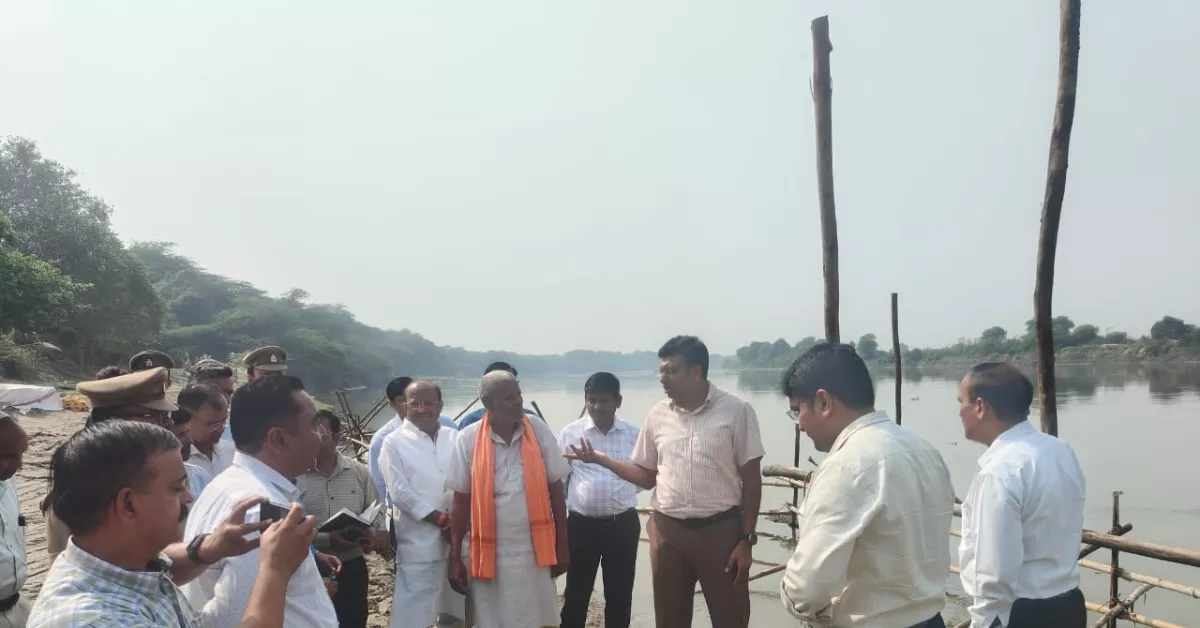 छठ पूजा आगरा, छठ पूजा तैयारी, बल्केश्वर घाट आगरा, कैलाश घाट निरीक्षण, जिलाधिकारी अरविंद मल्लप्पा बंगारी, विधायक पुरुषोत्तम खंडेलवाल, आगरा समाचार, यमुना घाट सुरक्षा, छठ पूजा 2025, आगरा प्रशासन, छठ पूजा व्यवस्था, आगरा छठ घाट, डीएम आगरा निरीक्षण, यूपी न्यूज़, छठ पर्व आगरा