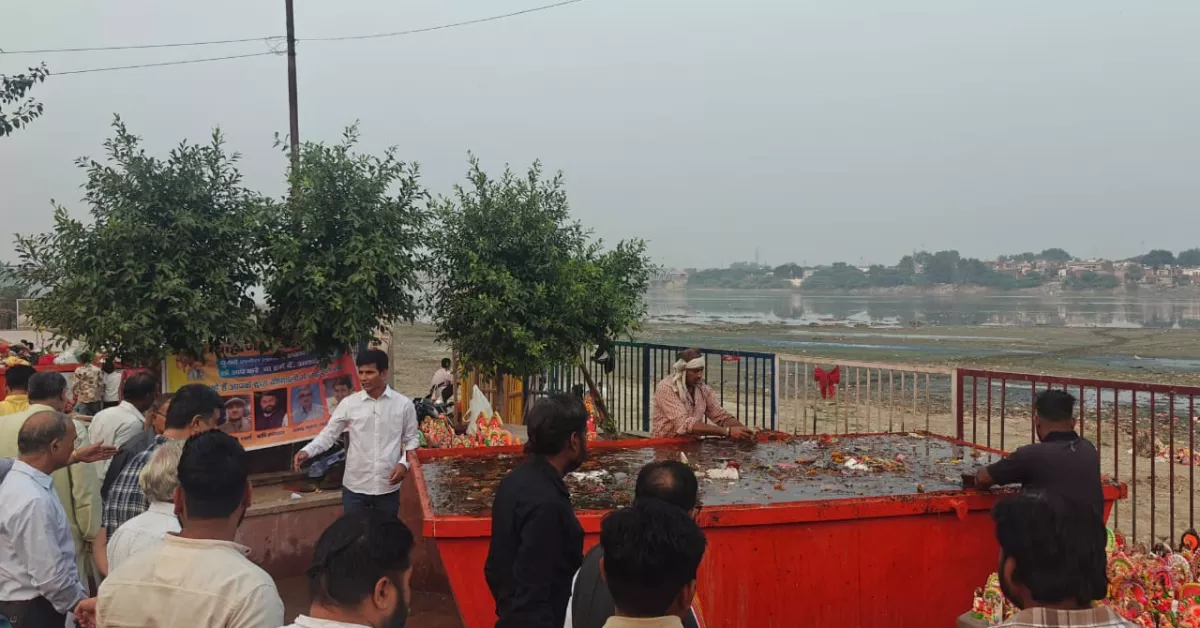 आगरा समाचार, ब्राह्मण परिषद आगरा, गणेश लक्ष्मी मूर्ति विसर्जन, वैदिक विधि, दिवाली के बाद मूर्ति विसर्जन, सुनील दुबे, हाथी घाट आगरा, यमुना घाट विसर्जन, धार्मिक अभियान, पर्यावरण संरक्षण, सामाजिक पहल, श्रद्धा और आस्था, मूर्ति सम्मान अभियान, समाज सेवा