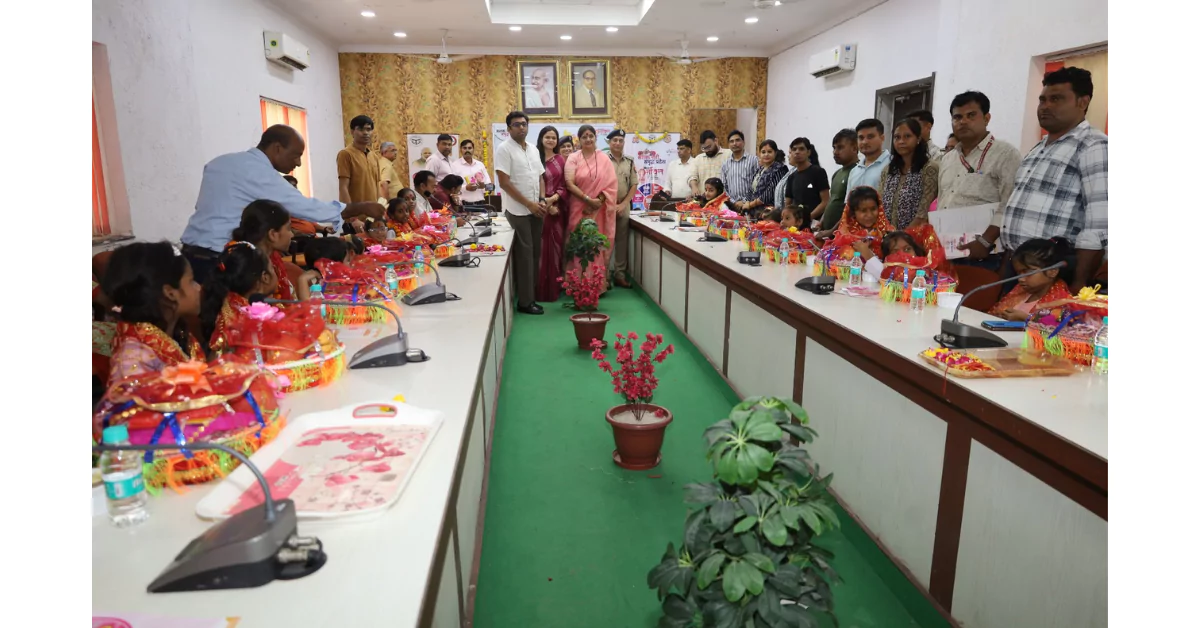 मिशन शक्ति 5.0, आगरा कन्या पूजन, नवरात्रि समापन आगरा, बेटी बचाओ बेटी पढ़ाओ, महिला सशक्तिकरण, कन्या पूजन 2025, यूपी सरकार महिला योजनाएं, मिशन शक्ति अभियान, मातृ शक्ति नमन, महिला कल्याण योजनाएं उत्तर प्रदेश