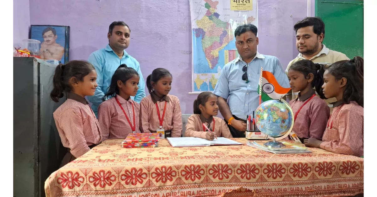 अंतरराष्ट्रीय बालिका दिवस 2025, बालिका दिवस पर कार्यक्रम, खेरागढ़ समाचार, आगरा शिक्षा समाचार, छात्रा प्रधानाध्यापिका लक्ष्मी, बेटी बचाओ बेटी पढ़ाओ, बालिका सशक्तिकरण, girl child empowerment, girls leadership theme 2025, international day of girl child history, mission shakti up, UP school news, women empowerment india, inspirational stories of girls, beti padhao campaign