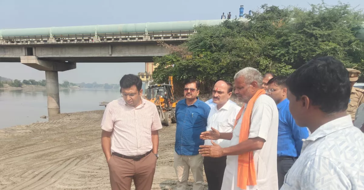 छठ पूजा आगरा, छठ पूजा तैयारी, बल्केश्वर घाट आगरा, कैलाश घाट निरीक्षण, जिलाधिकारी अरविंद मल्लप्पा बंगारी, विधायक पुरुषोत्तम खंडेलवाल, आगरा समाचार, यमुना घाट सुरक्षा, छठ पूजा 2025, आगरा प्रशासन, छठ पूजा व्यवस्था, आगरा छठ घाट, डीएम आगरा निरीक्षण, यूपी न्यूज़, छठ पर्व आगरा