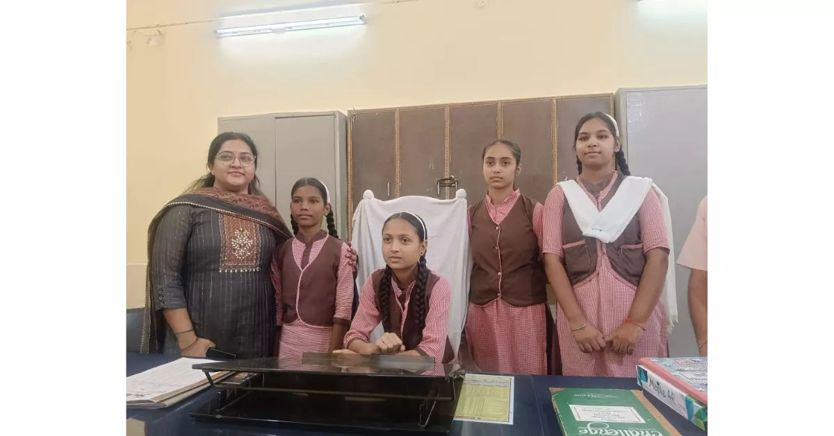 मिशन शक्ति 5.0, आगरा समाचार, छात्रा गुलाल, एक दिन की डीएम, जिलाधिकारी अरविंद मल्लप्पा बंगारी, महिला सशक्तिकरण, योगी आदित्यनाथ, बेटी बचाओ बेटी पढ़ाओ, UP Mission Shakti, Girl Empowerment India, Student Became DM, Agra Girl News, IAS Inspiration, Beti Bachao Beti Padhao UP, महिला अधिकार, यूपी महिला सुरक्षा, आगरा न्यूज, Mission Shakti UP 2025