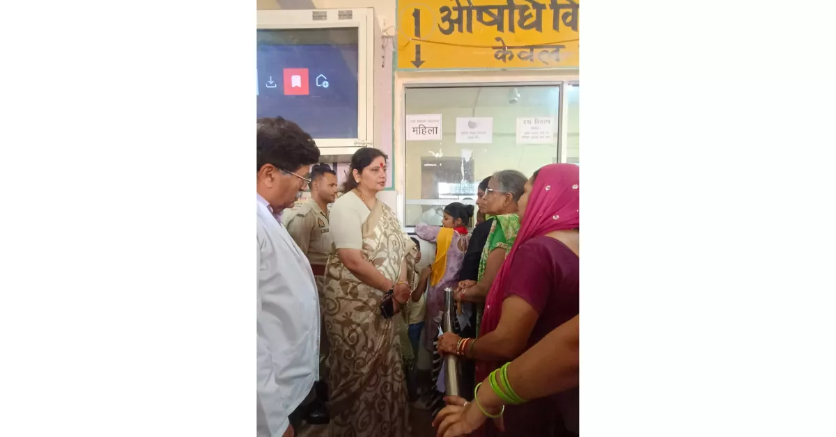 बबीता चौहान, राज्य महिला आयोग, जिला अस्पताल आगरा, आगरा न्यूज़, आगरा स्वास्थ्य समाचार, महिला आयोग निरीक्षण, आगरा अस्पताल खबर, आगरा हेल्थ अपडेट, up women commission news, babita chauhan inspection, health department agra, government hospital up, agra breaking news, google discover news, women health awareness