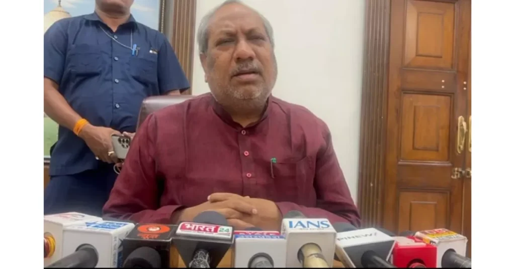 आगरा समाचार, डॉ. संजय निषाद, मत्स्य विभाग, झींगा मछली पालन, प्रधानमंत्री मत्स्य संपदा योजना, मुख्यमंत्री मत्स्य संपदा योजना, मत्स्यपालक कल्याण कोष, योगी आदित्यनाथ सरकार, नरेंद्र मोदी सरकार, यूपी सरकार योजनाएं, मत्स्यपालक समाज, आगरा विकास, आगरा मत्स्य विभाग, मथुरा एक्वा पार्क, आगरा फिशरी हब, झींगा पालन परियोजना, आगरा जिले की खबर, ग्रामीण रोजगार, आत्मनिर्भर भारत, किसान कल्याण योजना, आगरा मत्स्य पालन योजना, मत्स्यपालकों की बैठक, आगरा सर्किट हाउस बैठक, यूपी कृषि समाचार, सरकारी योजनाएं 2025, प्रधानमंत्री योजना अपडेट