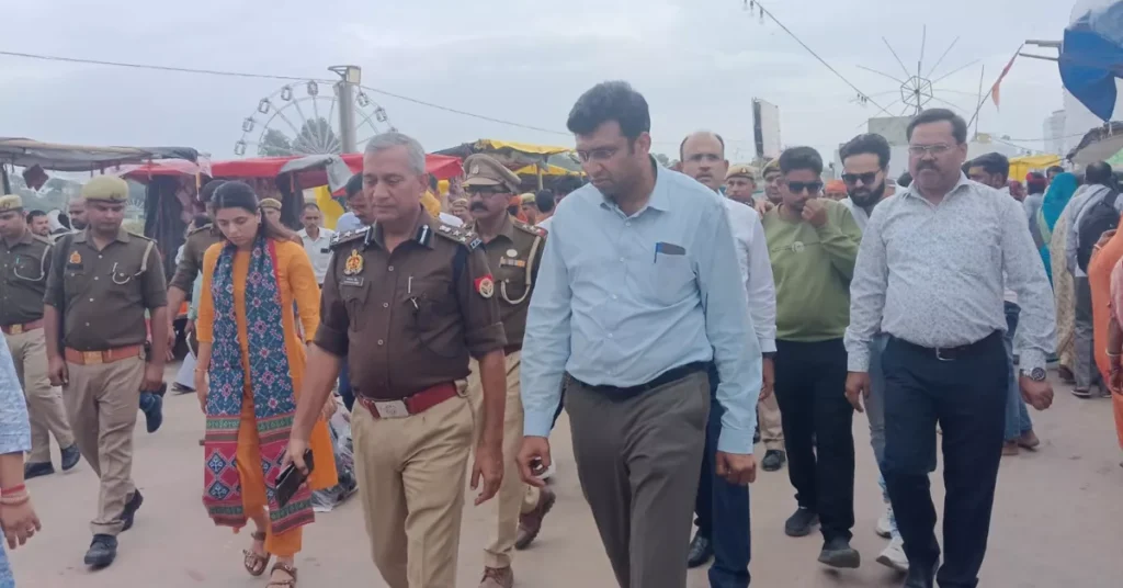 Agra Breaking: बटेश्वर में कार्तिक पूर्णिमा स्नान तैयारियों का जिलाधिकारी ने किया निरीक्षण बटेश्वर में कार्तिक पूर्णिमा स्नान तैयारियों का जिलाधिकारी ने किया निरीक्षण