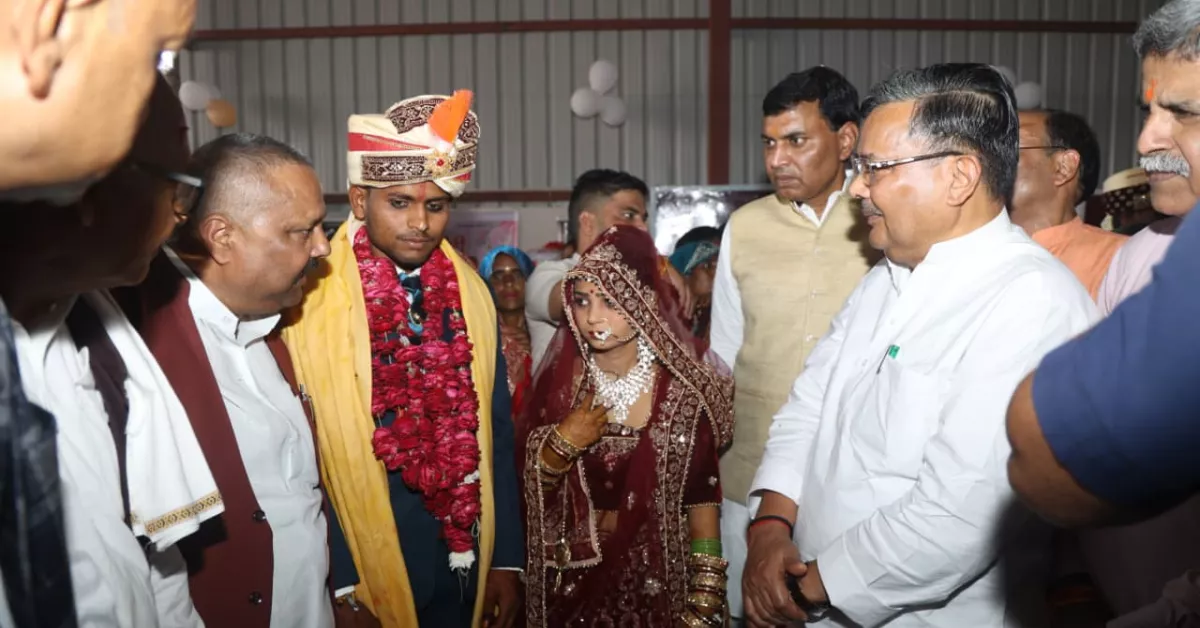 आगरा में मंत्री जयवीर सिंह ने 25 बेटियों के सर्वधर्म सामूहिक विवाह में दिया आशीर्वाद