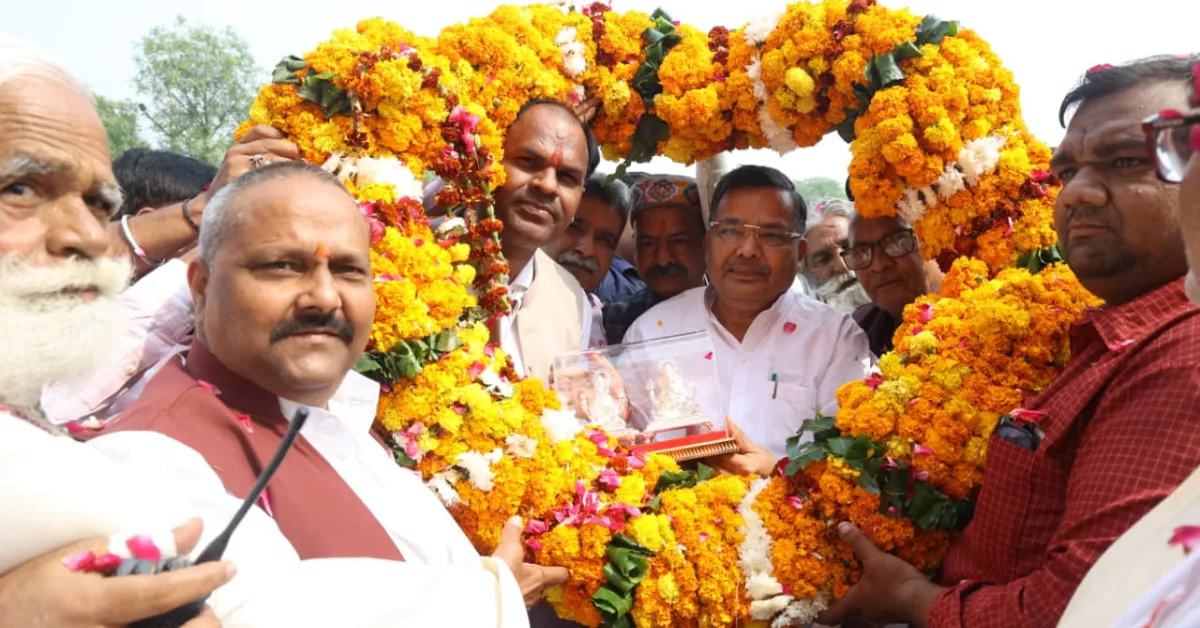 आगरा में मंत्री जयवीर सिंह ने 25 बेटियों के सर्वधर्म सामूहिक विवाह में दिया आशीर्वाद