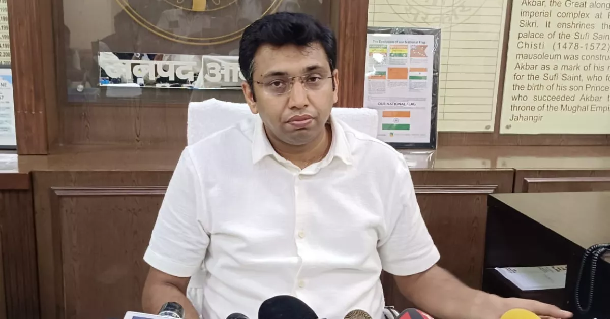 आगरा SIR 2026, विशेष प्रगाढ़ पुनरीक्षण आगरा, DM अरविंद बंगारी प्रेस वार्ता, मतदाता सूची पुनरीक्षण, बुक एंड कॉल विद BLO सेवा, 1950 हेल्पलाइन आगरा, BLO ऐप अपडेट, Enumeration Form आगरा, आगरा चुनाव तैयारी, जिला निर्वाचन अधिकारी आगरा