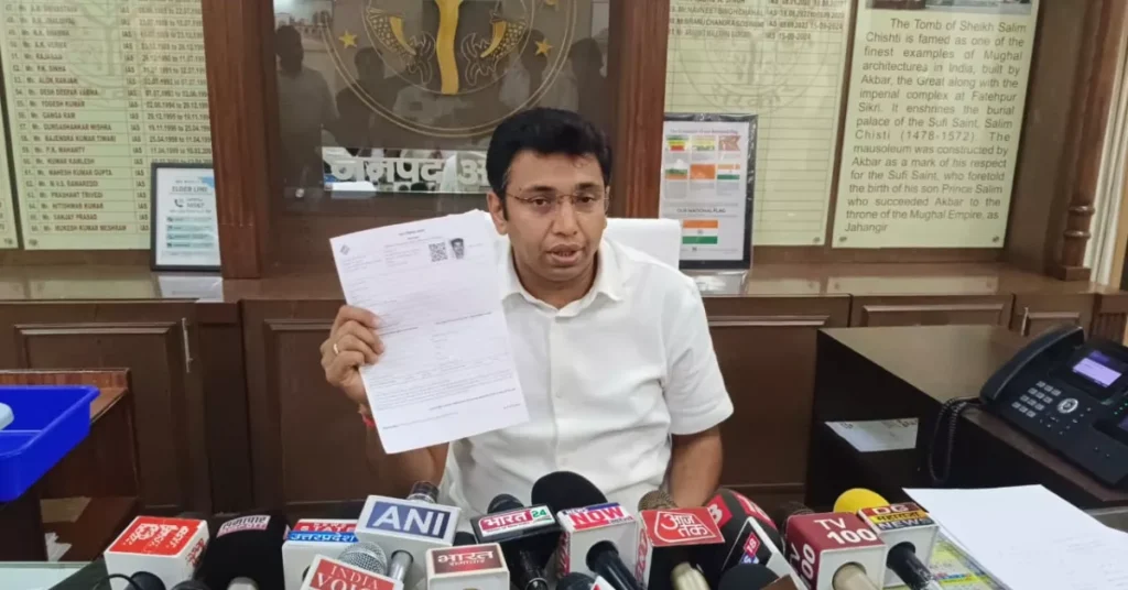 आगरा SIR 2026, विशेष प्रगाढ़ पुनरीक्षण आगरा, DM अरविंद बंगारी प्रेस वार्ता, मतदाता सूची पुनरीक्षण, बुक एंड कॉल विद BLO सेवा, 1950 हेल्पलाइन आगरा, BLO ऐप अपडेट, Enumeration Form आगरा, आगरा चुनाव तैयारी, जिला निर्वाचन अधिकारी आगरा