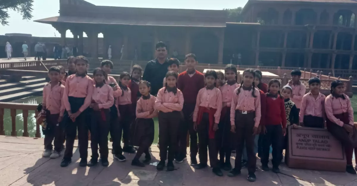 खेरागढ़ शैक्षिक भ्रमण, फतेहपुर सीकरी भ्रमण, बुलंद दरवाजा इतिहास, सरकारी विद्यालय गतिविधि, जयवीर सिंह प्रधानाध्यापक, बच्चों की स्कूल यात्रा, परिषदीय विद्यालय समाचार, आगरा शिक्षा समाचार, ग्रामीण बच्चों का भ्रमण, experiential learning हिंदी