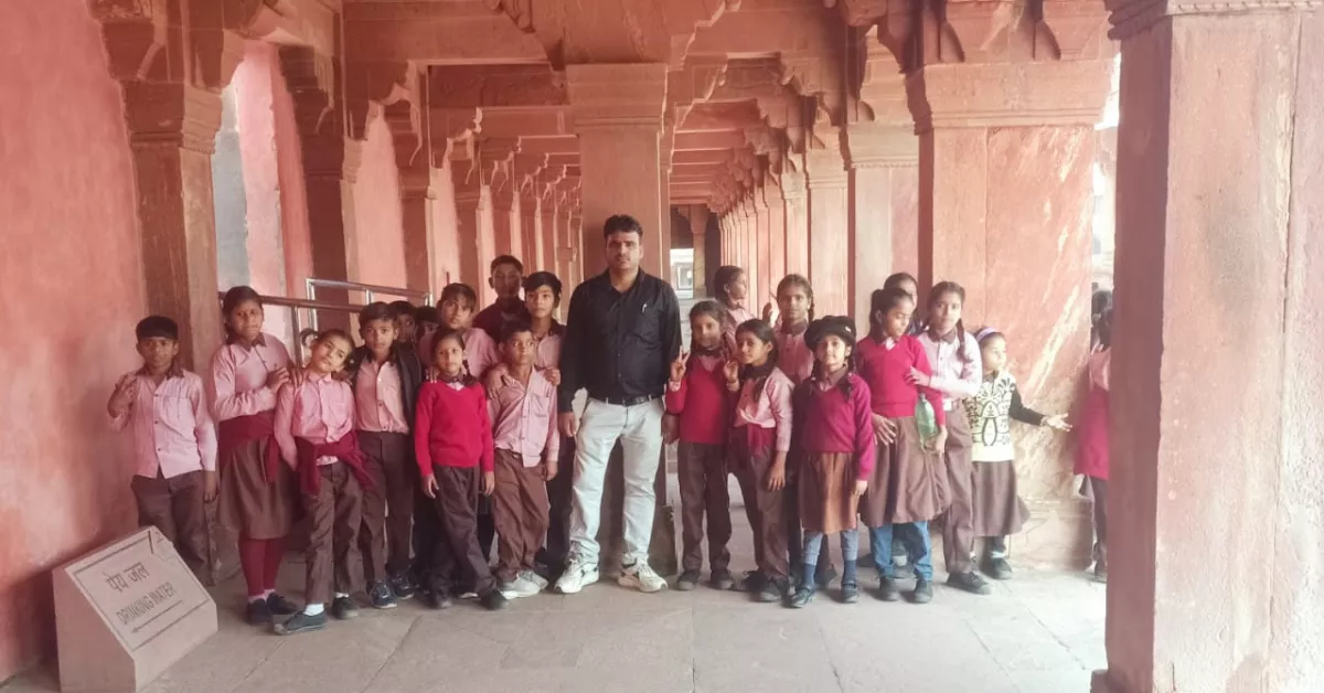 खेरागढ़ शैक्षिक भ्रमण, फतेहपुर सीकरी भ्रमण, बुलंद दरवाजा इतिहास, सरकारी विद्यालय गतिविधि, जयवीर सिंह प्रधानाध्यापक, बच्चों की स्कूल यात्रा, परिषदीय विद्यालय समाचार, आगरा शिक्षा समाचार, ग्रामीण बच्चों का भ्रमण, experiential learning हिंदी