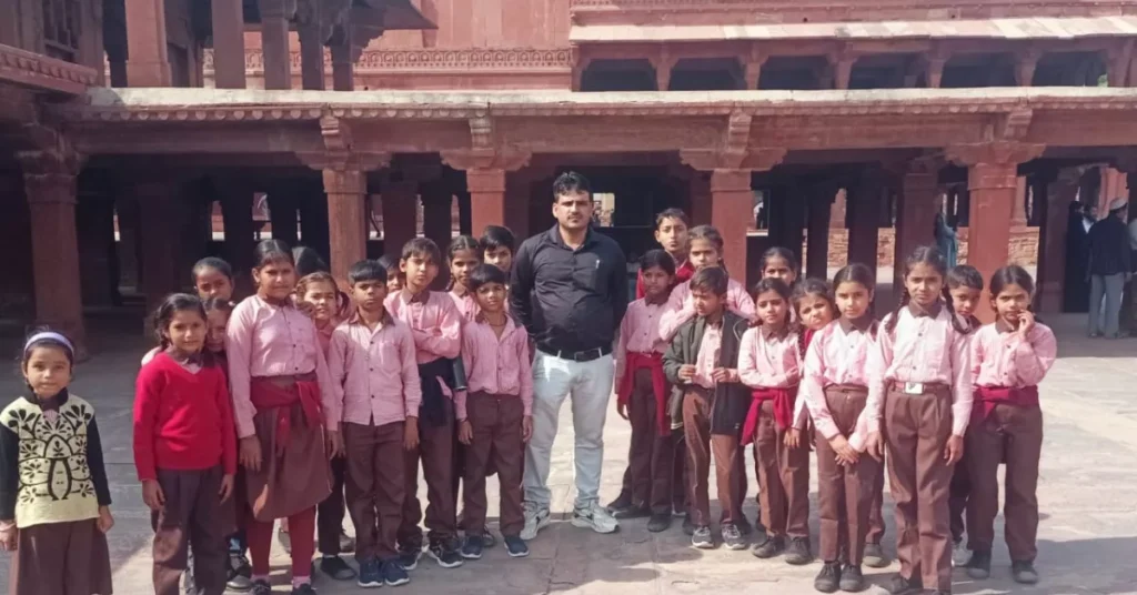 खेरागढ़ शैक्षिक भ्रमण, फतेहपुर सीकरी भ्रमण, बुलंद दरवाजा इतिहास, सरकारी विद्यालय गतिविधि, जयवीर सिंह प्रधानाध्यापक, बच्चों की स्कूल यात्रा, परिषदीय विद्यालय समाचार, आगरा शिक्षा समाचार, ग्रामीण बच्चों का भ्रमण, experiential learning हिंदी