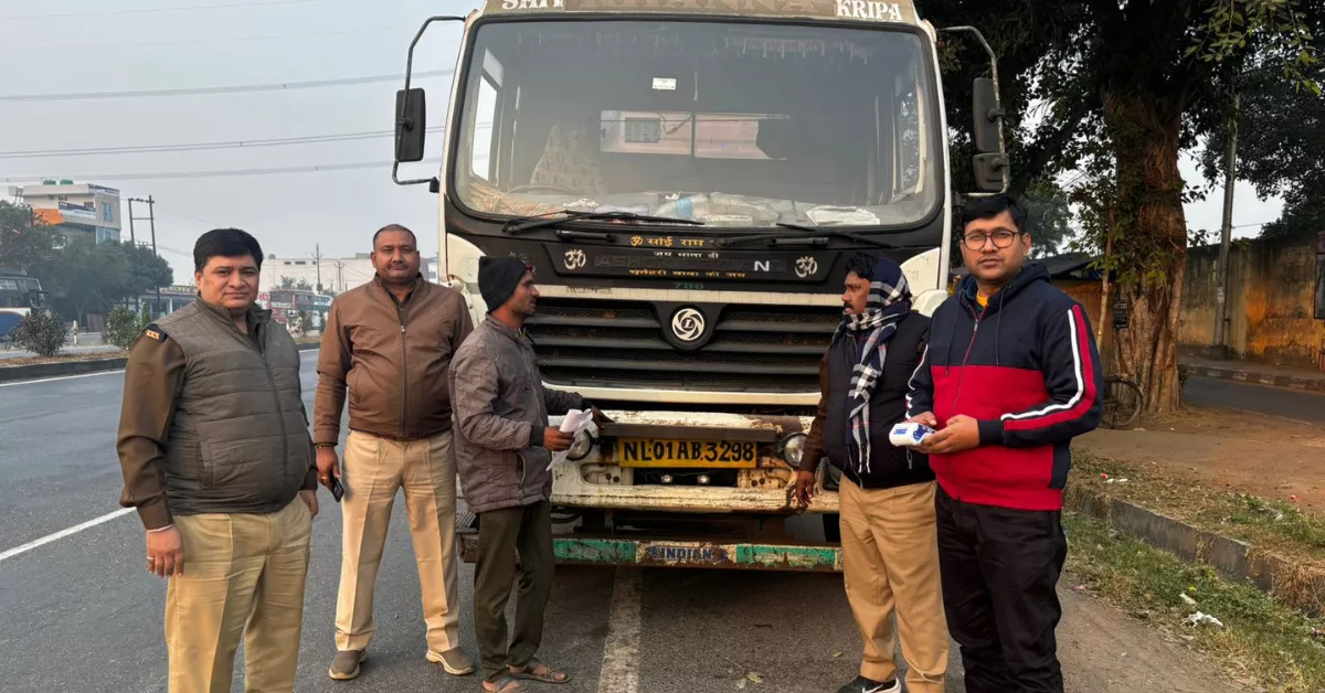 आगरा अवैध खनन, आगरा ओवरलोडिंग कार्रवाई, जिलाधिकारी अरविंद मल्लप्पा बंगारी, खनन अभियान आगरा, प्रशासनिक कार्रवाई आगरा, अवैध परिवहन रोक अभियान, वाहन चेकिंग आगरा, ओवरलोड चालान आगरा, खनिज परिवहन जांच आगरा, यूपी प्रशासन कार्रवाई