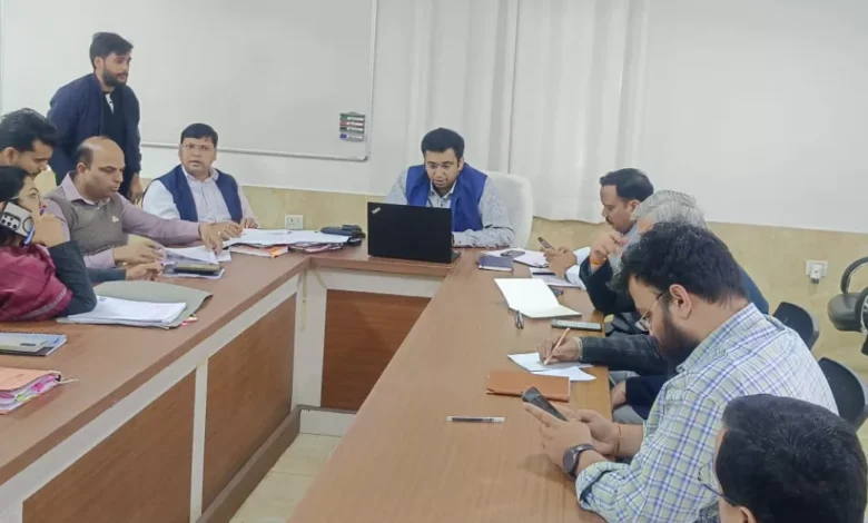 आगरा वोटर लिस्ट अपडेट, SIR 2026 यूपी, हस्ताक्षरित फॉर्म बीएलओ, ड्राफ्ट मतदाता सूची, अरविंद मल्लप्पा बंगारी निर्देश, वोटर जागरूकता अभियान, चुनाव तैयारी आगरा, बीएलओ घर घर सर्वे