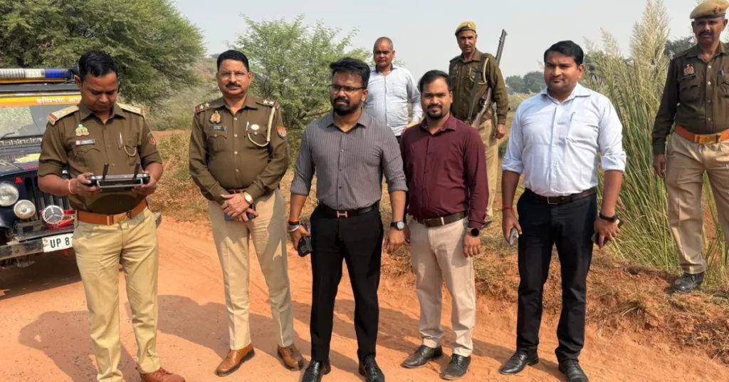 खनन माफिया आगरा, कुल्हाड़ा पहाड़ ड्रोन निगरानी, खेरागढ़ खनन कार्रवाई, जिलाधिकारी अरविंद मल्लप्पा बंगारी, अवैध खनन यूपी, मिथिलेश पांडे खनन अधिकारी, आगरा खनन विभाग अभियान, पर्यावरण संरक्षण आगरा, ड्रोन सर्वे खनन 2025, अवैध परिवहन कार्रवाई