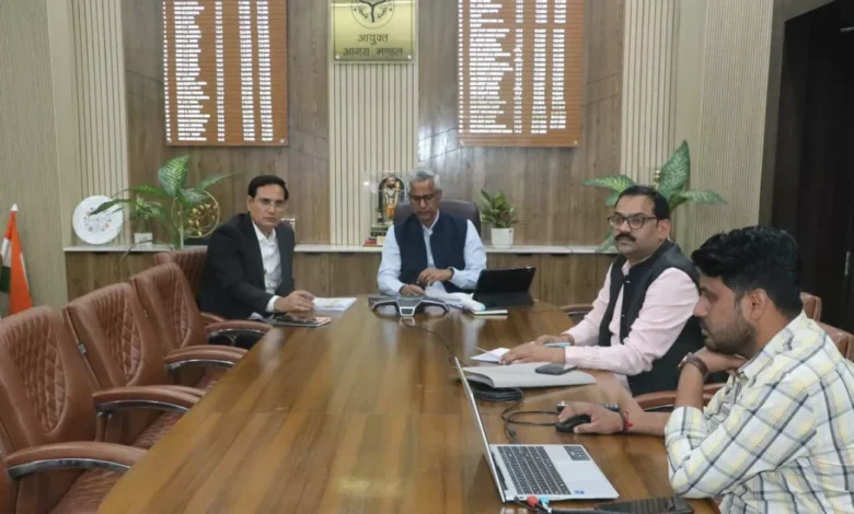 आगरा मण्डल, आगरा मंडल समीक्षा, मण्डल आयुक्त शैलेन्द्र कुमार सिंह, कर करेत्तर प्रगति, राजस्व वसूली अभियान, अवैध खनन नियंत्रण, ओवरलोडिंग रोकथाम, राजस्व वाद निस्तारण, तहसील राजस्व प्रगति, रियल टाइम खतौनी, अंश निर्धारण अद्यतन, मुख्यमंत्री कृषक दुर्घटना कल्याण योजना, यूपी शासन निर्देश, प्रशासनिक समीक्षा बैठक, राजस्व पारदर्शिता, जिला समीक्षा आगरा