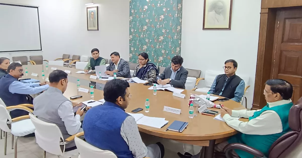 पंचायत चुनाव 2026, मतदाता सूची शुद्धिकरण यूपी, डुप्लीकेट वोटर सत्यापन, ई बीएलओ ऐप उत्तर प्रदेश, राज्य निर्वाचन आयोग बैठक, आगरा पंचायत चुनाव तैयारी, त्रिस्तरीय पंचायत निर्वाचक नामावली