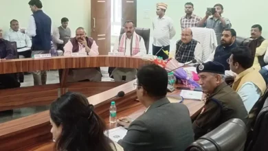 अंगद कुमार सिंह, यूपी विधान परिषद, विद्युत व्यवस्था समीक्षा, आगरा बिजली आपूर्ति, डीवीवीएनएल आगरा, ट्रांसफार्मर रखरखाव, हाइटेंशन लाइन शिफ्टिंग, बिजली शिकायत समाधान, उपभोक्ता सम्मान कार्यक्रम, मैनपुरी फिरोजाबाद बिजली बैठक, यूपी बिजली सुधार