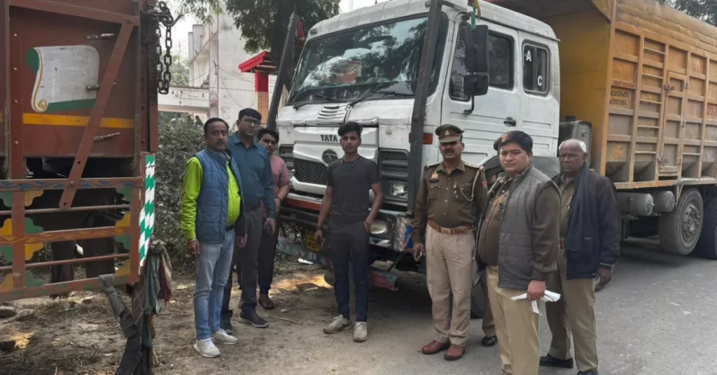 अवैध खनन आगरा, ओवरलोडिंग अभियान, DM अरविंद मल्लप्पा बंगारी कार्रवाई, HSRP चालान आगरा, वाहनों की चेकिंग, संयुक्त टास्क फोर्स आगरा, खनन विभाग न्यूज़, अवैध परिवहन रोकथाम
