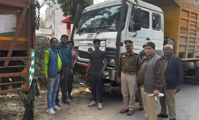 अवैध खनन आगरा, ओवरलोडिंग अभियान, DM अरविंद मल्लप्पा बंगारी कार्रवाई, HSRP चालान आगरा, वाहनों की चेकिंग, संयुक्त टास्क फोर्स आगरा, खनन विभाग न्यूज़, अवैध परिवहन रोकथाम