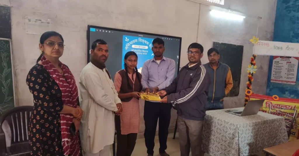 अभिभावक शिक्षक बैठक, विद्यालय प्रबंध समिति बैठक, खेरागढ़ शिक्षा समाचार, आगरा शिक्षा न्यूज, government school news UP, NIPUN Bharat Mission, learning corner concept, विद्यालय उपस्थिति सुधार, students attendance improvement, education development rural India
