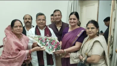 खेरागढ़ समीक्षा बैठक, प्रभारी मंत्री जयवीर सिंह, भूमाफिया समस्या आगरा, नगर पंचायत अध्यक्ष समस्या, विकास कार्यों की समीक्षा, किरावली नगर पंचायत, पिनाहट नगर पंचायत, यूपी निकाय बैठक, आगरा राजनीतिक समाचार, यूपी विकास योजनाएं