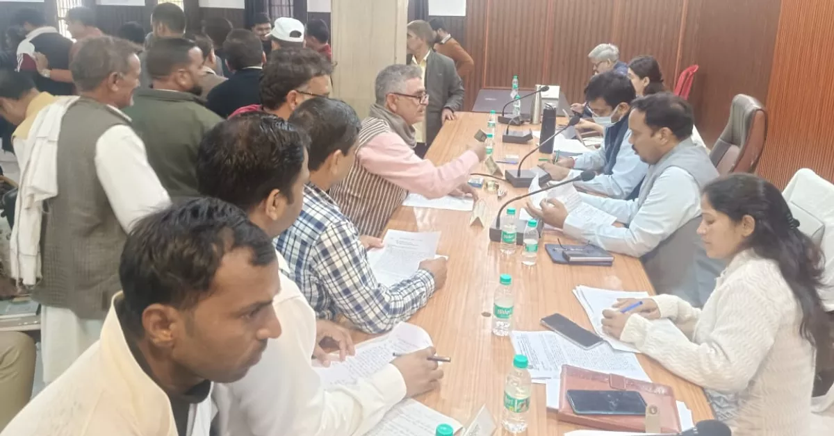 संपूर्ण समाधान दिवस किरावली, जिलाधिकारी अरविन्द मल्लप्पा बंगारी, भूमि विवाद निस्तारण आगरा, किरावली तहसील समाचार, राजस्व विभाग शिकायतें, फॉर्मर रजिस्ट्री अपडेट, आइजीआरएस शिकायत निस्तारण, आगरा जनसुनवाई, तहसील दिवस आगरा, प्रशासनिक कार्रवाई आगरा