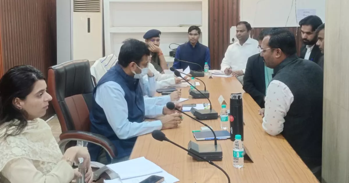 संपूर्ण समाधान दिवस किरावली, जिलाधिकारी अरविन्द मल्लप्पा बंगारी, भूमि विवाद निस्तारण आगरा, किरावली तहसील समाचार, राजस्व विभाग शिकायतें, फॉर्मर रजिस्ट्री अपडेट, आइजीआरएस शिकायत निस्तारण, आगरा जनसुनवाई, तहसील दिवस आगरा, प्रशासनिक कार्रवाई आगरा