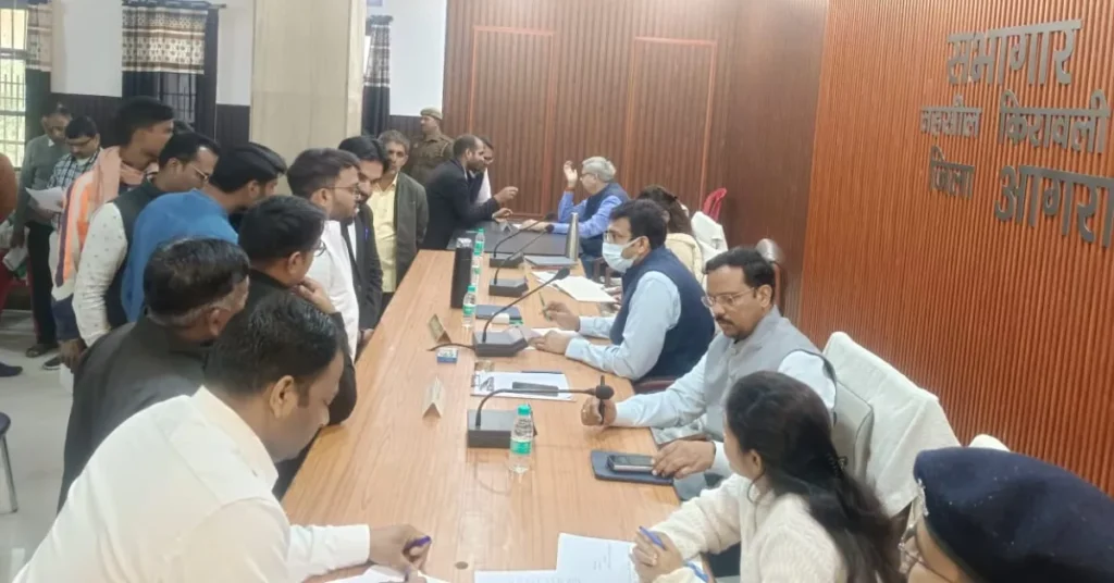 संपूर्ण समाधान दिवस किरावली, जिलाधिकारी अरविन्द मल्लप्पा बंगारी, भूमि विवाद निस्तारण आगरा, किरावली तहसील समाचार, राजस्व विभाग शिकायतें, फॉर्मर रजिस्ट्री अपडेट, आइजीआरएस शिकायत निस्तारण, आगरा जनसुनवाई, तहसील दिवस आगरा, प्रशासनिक कार्रवाई आगरा