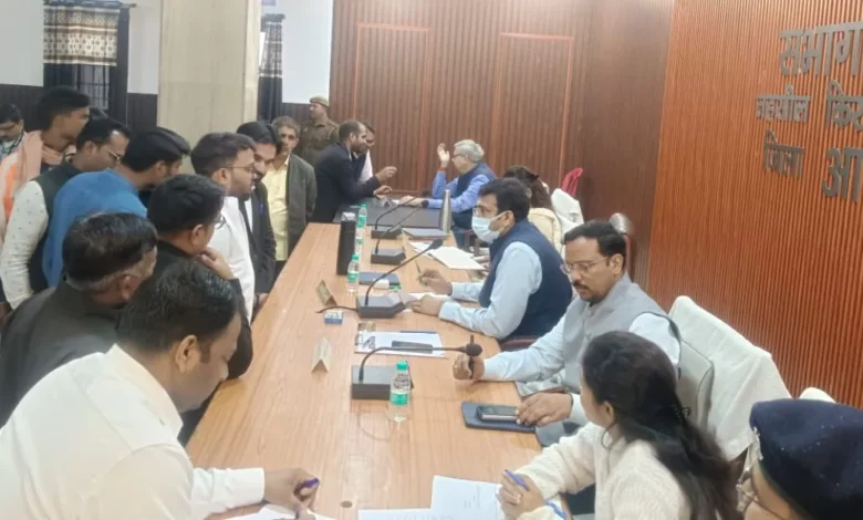 संपूर्ण समाधान दिवस किरावली, जिलाधिकारी अरविन्द मल्लप्पा बंगारी, भूमि विवाद निस्तारण आगरा, किरावली तहसील समाचार, राजस्व विभाग शिकायतें, फॉर्मर रजिस्ट्री अपडेट, आइजीआरएस शिकायत निस्तारण, आगरा जनसुनवाई, तहसील दिवस आगरा, प्रशासनिक कार्रवाई आगरा