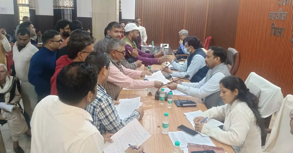 संपूर्ण समाधान दिवस किरावली, जिलाधिकारी अरविन्द मल्लप्पा बंगारी, भूमि विवाद निस्तारण आगरा, किरावली तहसील समाचार, राजस्व विभाग शिकायतें, फॉर्मर रजिस्ट्री अपडेट, आइजीआरएस शिकायत निस्तारण, आगरा जनसुनवाई, तहसील दिवस आगरा, प्रशासनिक कार्रवाई आगरा