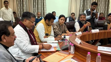 प्रभारी मंत्री जयवीर सिंह समीक्षा, आगरा कानून व्यवस्था, सरदार पटेल 150 जयंती पदयात्रा, आयुष्मान कार्ड अभियान, गौवंश संरक्षण आगरा, RTE प्रवेश समस्या, PWD सड़क मरम्मत आगरा, किसान फसल खरीद, आवास योजना सत्यापन, आगरा प्रशासन समीक्षा