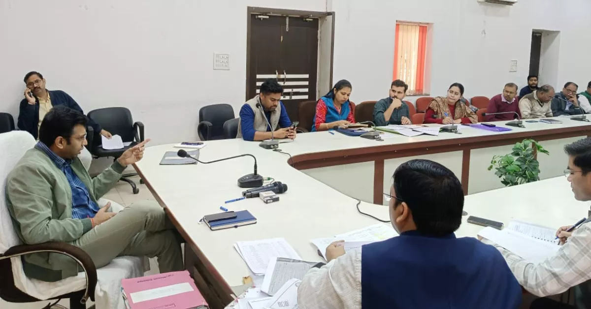 SIR 2026 आगरा, जिलाधिकारी अरविंद बंगारी, मतदाता सूची पुनरीक्षण, BLO फॉर्म सबमिशन, आगरा निर्वाचन समाचार, हेल्प डेस्क SIR आगरा, डिजिटाइजेशन मतदाता सूची, SIR अभियान अपडेट आगरा