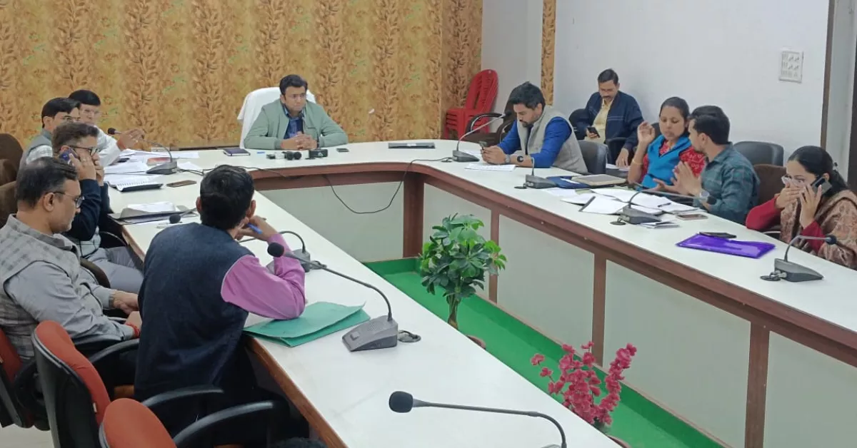 SIR 2026 आगरा, जिलाधिकारी अरविंद बंगारी, मतदाता सूची पुनरीक्षण, BLO फॉर्म सबमिशन, आगरा निर्वाचन समाचार, हेल्प डेस्क SIR आगरा, डिजिटाइजेशन मतदाता सूची, SIR अभियान अपडेट आगरा