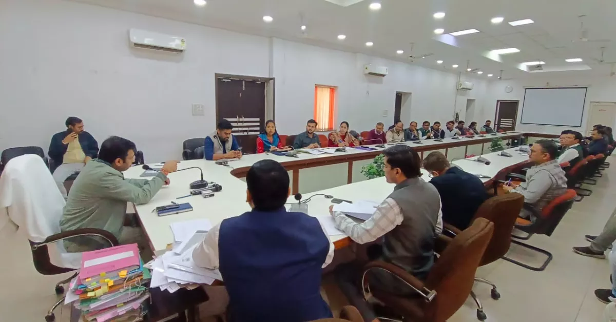 SIR 2026 आगरा, जिलाधिकारी अरविंद बंगारी, मतदाता सूची पुनरीक्षण, BLO फॉर्म सबमिशन, आगरा निर्वाचन समाचार, हेल्प डेस्क SIR आगरा, डिजिटाइजेशन मतदाता सूची, SIR अभियान अपडेट आगरा