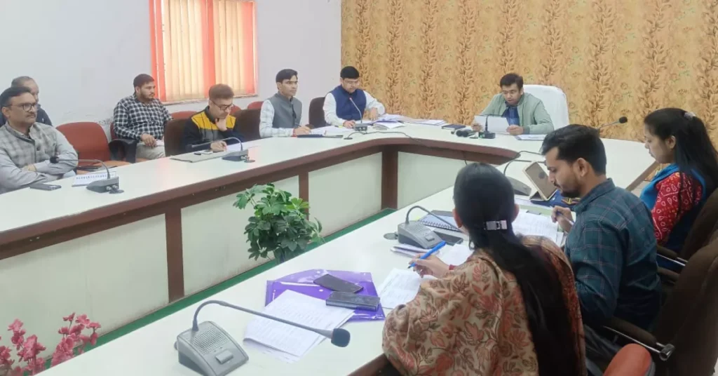 SIR 2026 आगरा, जिलाधिकारी अरविंद बंगारी, मतदाता सूची पुनरीक्षण, BLO फॉर्म सबमिशन, आगरा निर्वाचन समाचार, हेल्प डेस्क SIR आगरा, डिजिटाइजेशन मतदाता सूची, SIR अभियान अपडेट आगरा
