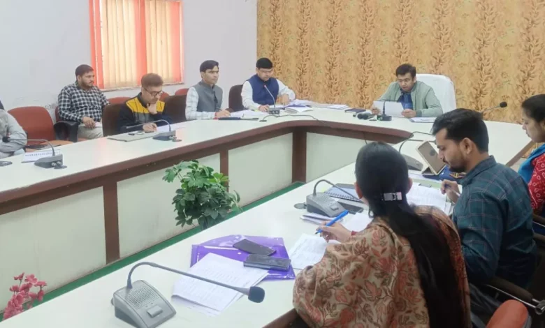 SIR 2026 आगरा, जिलाधिकारी अरविंद बंगारी, मतदाता सूची पुनरीक्षण, BLO फॉर्म सबमिशन, आगरा निर्वाचन समाचार, हेल्प डेस्क SIR आगरा, डिजिटाइजेशन मतदाता सूची, SIR अभियान अपडेट आगरा