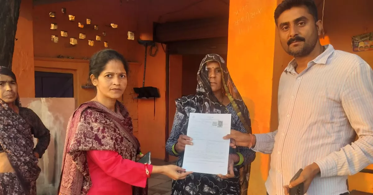 SIR अभियान तेज़, SIR campaign Agra, special intensive revision UP, voter list update India, ब्लो सर्वे UP, आगरा निर्वाचन समाचार, DM Arvind Mallappa Bangari, voter enumeration forms, election commission India update, voter form-6-7-8-8A, मतदाता सूची अद्यतन अभियान