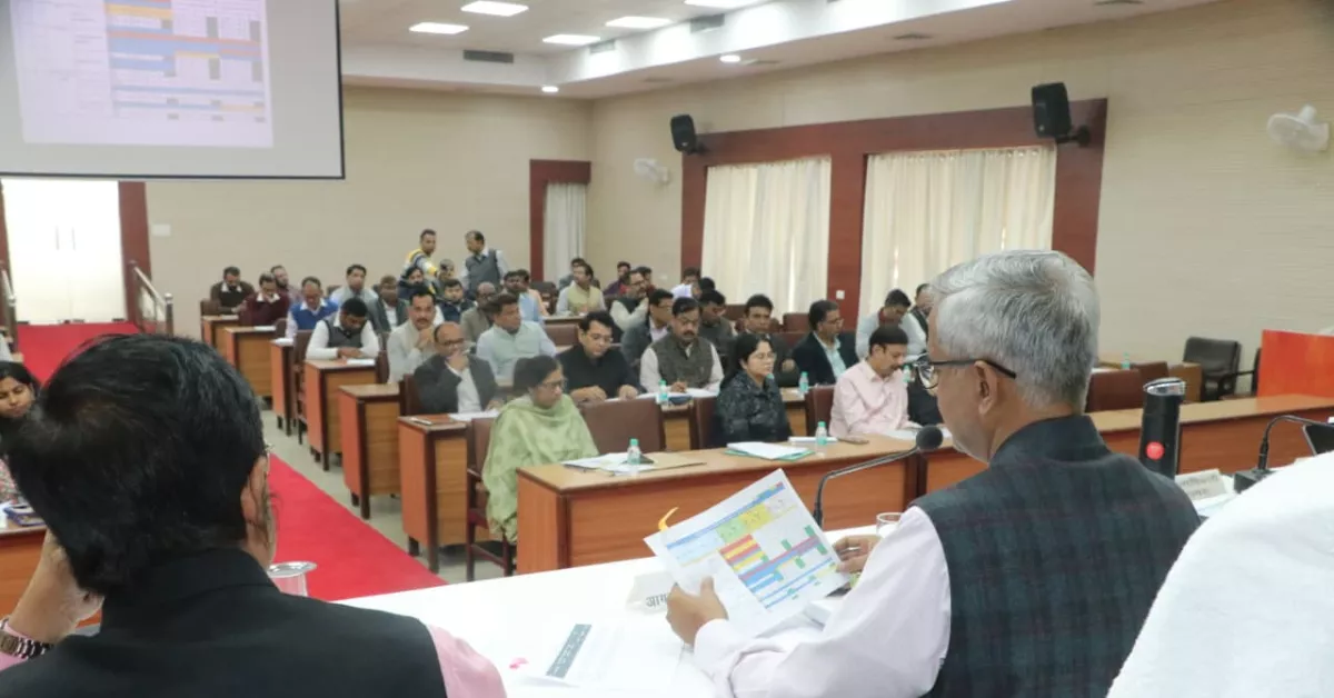 आगरा मंडल समीक्षा, सीएम डैशबोर्ड रैंकिंग, मण्डलायुक्त शैलेन्द्र कुमार सिंह, आगरा विकास कार्य, मथुरा विकास रिपोर्ट, फिरोजाबाद प्रशासन समीक्षा, ग्राम्य विकास योजनाएँ, आयुष्मान कार्ड निर्माण, पीएम सूर्यघर योजना, गौशाला निरीक्षण आगरा