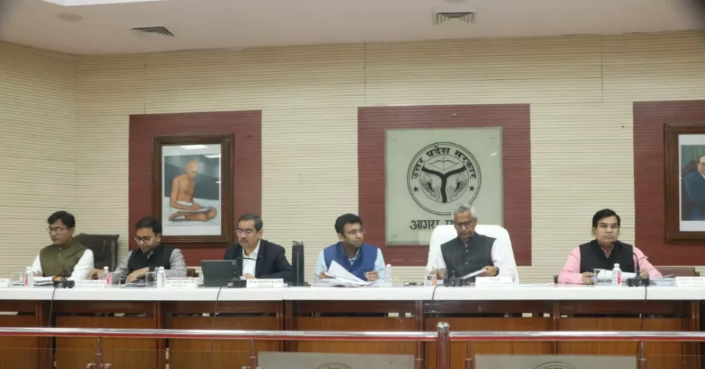 आगरा मंडल समीक्षा, सीएम डैशबोर्ड रैंकिंग, मण्डलायुक्त शैलेन्द्र कुमार सिंह, आगरा विकास कार्य, मथुरा विकास रिपोर्ट, फिरोजाबाद प्रशासन समीक्षा, ग्राम्य विकास योजनाएँ, आयुष्मान कार्ड निर्माण, पीएम सूर्यघर योजना, गौशाला निरीक्षण आगरा
