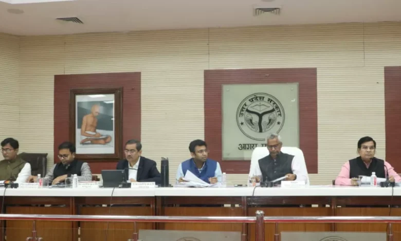 आगरा मंडल समीक्षा, सीएम डैशबोर्ड रैंकिंग, मण्डलायुक्त शैलेन्द्र कुमार सिंह, आगरा विकास कार्य, मथुरा विकास रिपोर्ट, फिरोजाबाद प्रशासन समीक्षा, ग्राम्य विकास योजनाएँ, आयुष्मान कार्ड निर्माण, पीएम सूर्यघर योजना, गौशाला निरीक्षण आगरा