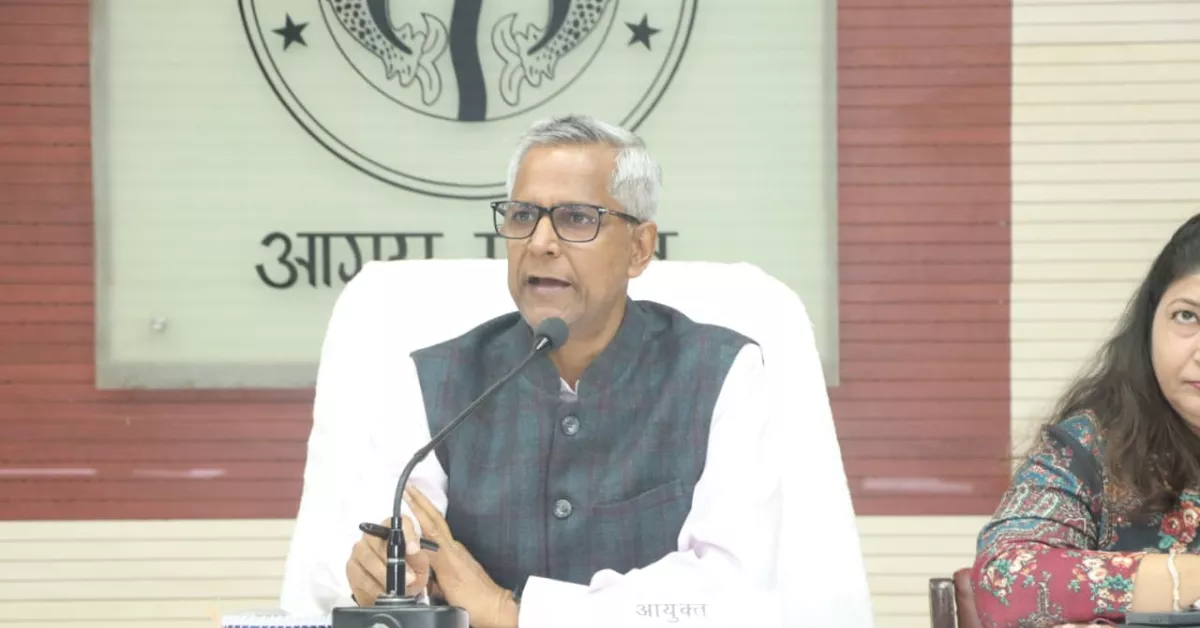 आगरा मंडल समीक्षा, सीएम डैशबोर्ड रैंकिंग, मण्डलायुक्त शैलेन्द्र कुमार सिंह, आगरा विकास कार्य, मथुरा विकास रिपोर्ट, फिरोजाबाद प्रशासन समीक्षा, ग्राम्य विकास योजनाएँ, आयुष्मान कार्ड निर्माण, पीएम सूर्यघर योजना, गौशाला निरीक्षण आगरा