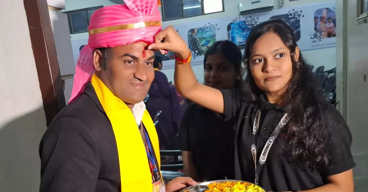 आगरा के शिक्षक डॉ. सतीश कुमार को मिला राष्ट्र विभूति सम्मान 2025