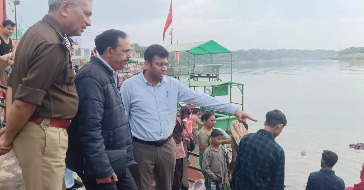 बटेश्वर में कार्तिक पूर्णिमा स्नान तैयारियों का जिलाधिकारी ने किया निरीक्षण