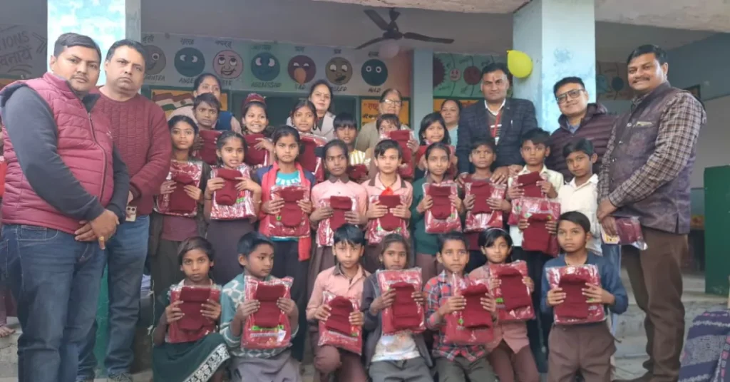 खेरागढ़ समाचार, प्राथमिक विद्यालय धाना, बच्चों को स्वेटर कैप वितरण, सर्दी से बचाव बच्चों के लिए, शिक्षक अभिभावक बैठक खेरागढ़, सामुदायिक सहभागिता शिक्षा, आगरा शिक्षा समाचार, परिषदीय विद्यालय समाचार, निपुण असेसमेंट टेस्ट, school sweater distribution news, education news hindi