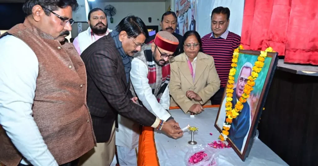 Agra Breakinig News: अटल स्मृति सम्मेलन आगरा: अटल जी के विचारों पर संगोष्ठी अटल स्मृति सम्मेलन, अटल बिहारी वाजपेयी जयंती, आगरा दक्षिण विधानसभा, योगेंद्र उपाध्याय बयान, भाजपा कार्यक्रम आगरा, अटल जन्म शताब्दी समारोह, अटल जी सुशासन, भारतीय राजनीति समाचार, political news hindi, bjp news agra
