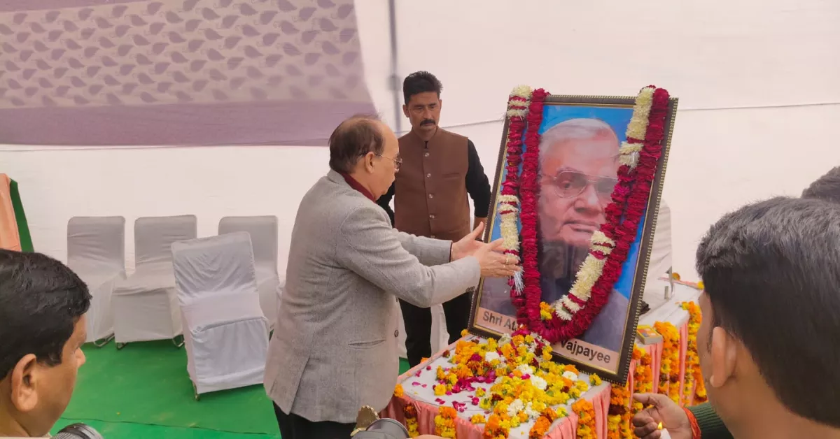 वटेश्वर धाम किसान मेला, विराट किसान मेला बाह, कृषि प्रदर्शनी आगरा, किसान मेला तृतीय दिवस, कृषि विभाग आगरा, डॉ पंकज त्रिपाठी कृषि निदेशक, फसल बीमा योजना, मृदा स्वास्थ्य कार्ड, एफपीओ फार्म मशीनरी बैंक, agriculture news hindi